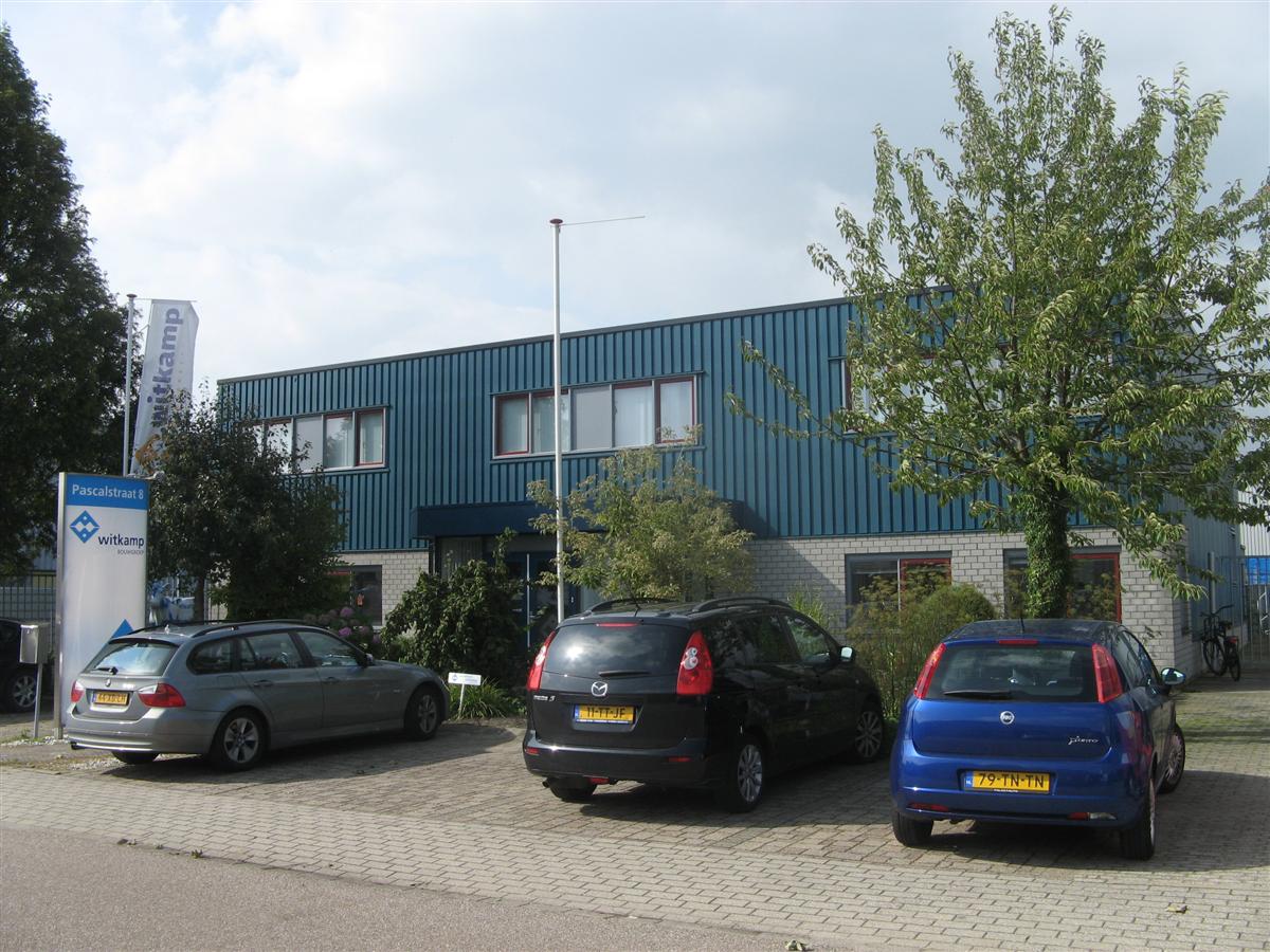 Aangekocht: fraai bedrijfspand op ruime kavel.